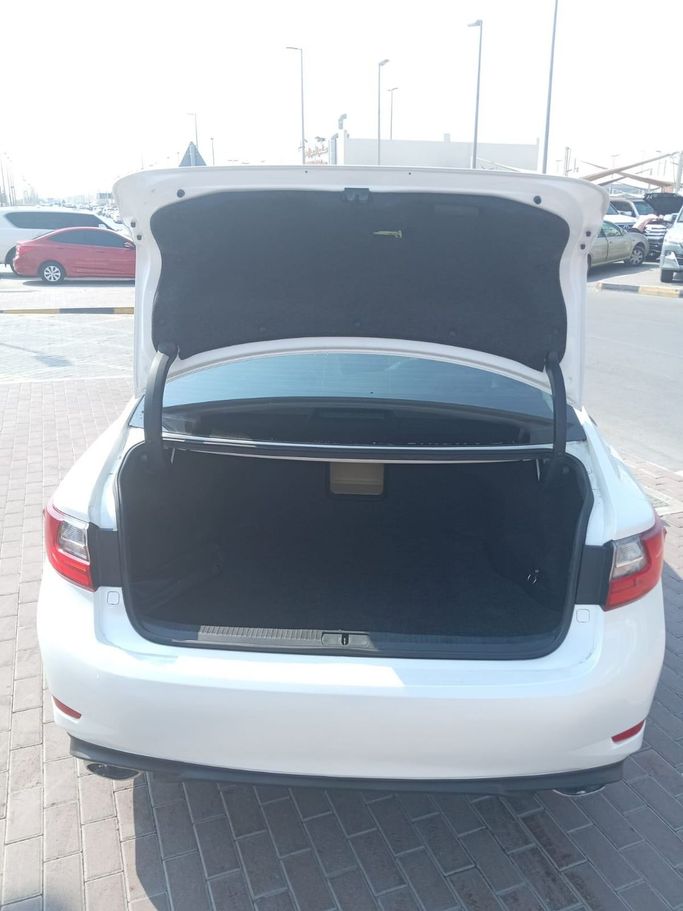 Used Lexus ES 350 VI Facelift, 3.5 l, 2016 in Sharjah by Mohammad Al Hamadani Used Cars, White color. American Specs | AUTO.AE