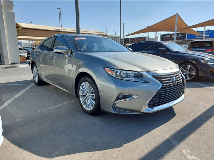 Used Lexus ES 350 VI Facelift, 3.5 l, 2016 in Sharjah by Daira Used Cars, Golden color. American Specs | AUTO.AE