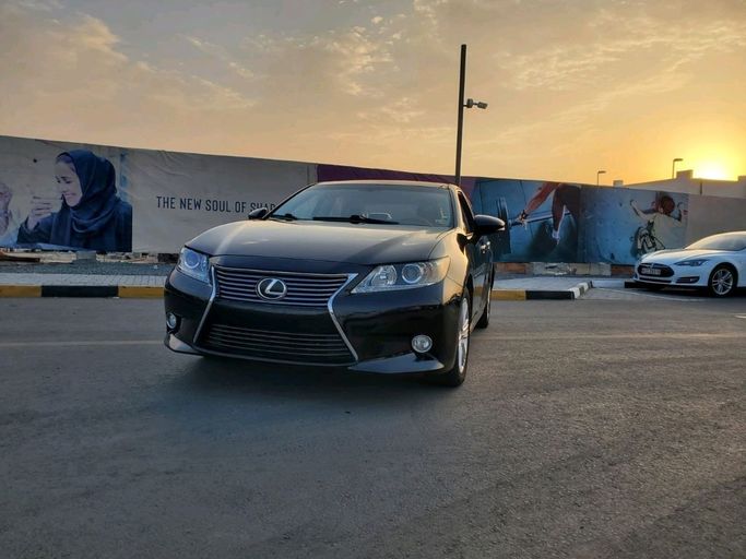 Used Lexus ES 350 VI, 3.5 l, 2014 in Sharjah by Golden Deal Cars, Black color. American Specs | AUTO.AE