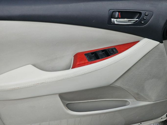 Подержанный Lexus ES 350 V, 3.5 л, 2008 в Шардже от Al Helal Al Abyadh Used Cars Белый цвет. Американская | AUTO.AE