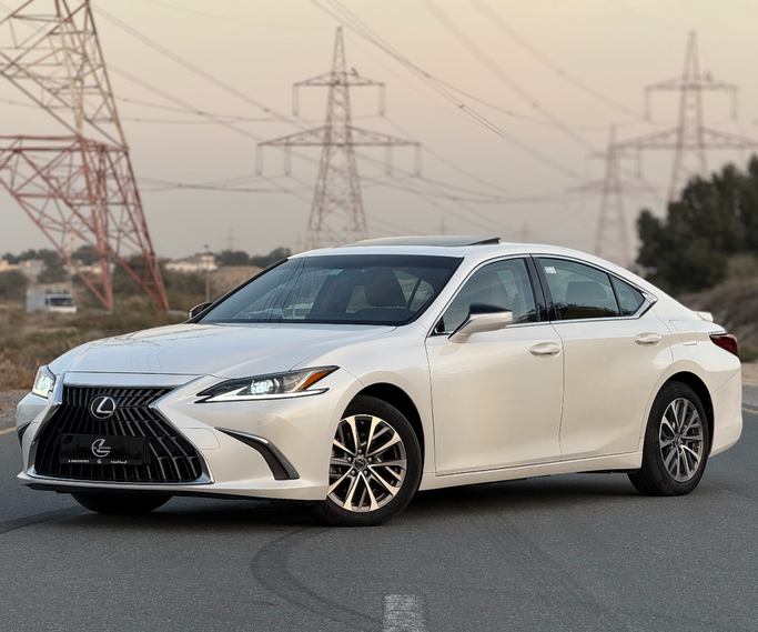 مستعملة Lexus ES 300h شد الوجه السابع, 2.5 l, 2023 في في الشارقة من Al Basma Motors، اللون أبيض. مواصفات الخليج | AUTO.AE