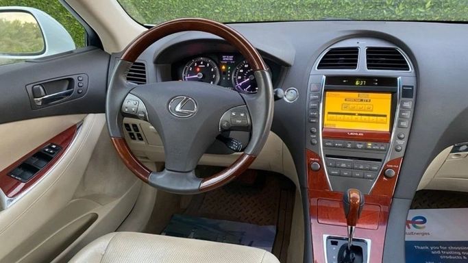 Подержанный Lexus ES 350 V Рестайлинг, 3.5 л, 2012 в Шардже от Halla Cars Белый цвет. Американская | AUTO.AE