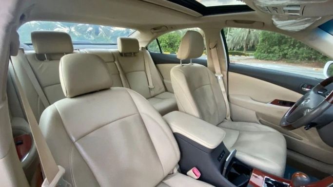 Подержанный Lexus ES 350 V Рестайлинг, 3.5 л, 2012 в Шардже от Halla Cars Белый цвет. Американская | AUTO.AE