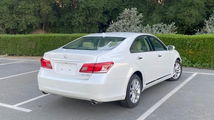 Подержанный Lexus ES 350 V Рестайлинг, 3.5 л, 2012 в Шардже от Halla Cars Белый цвет. Американская | AUTO.AE