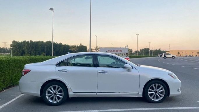 Подержанный Lexus ES 350 V Рестайлинг, 3.5 л, 2012 в Шардже от Halla Cars Белый цвет. Американская | AUTO.AE