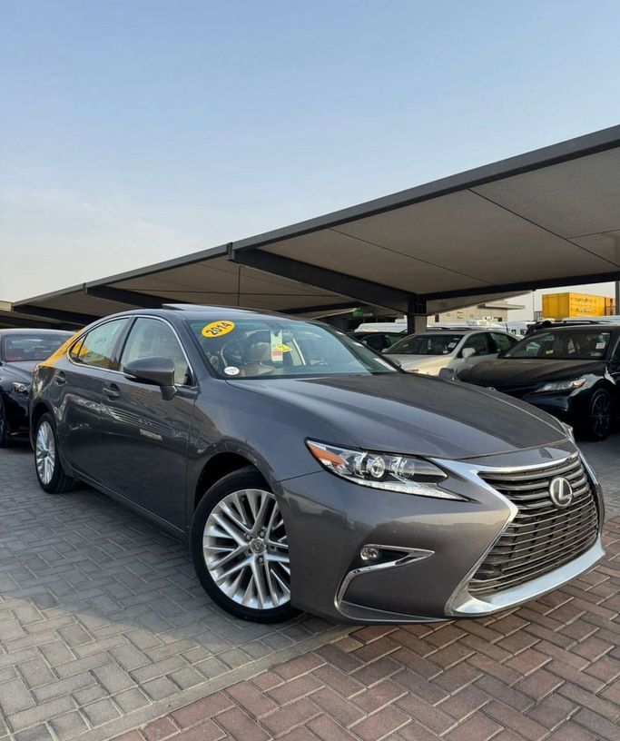 Подержанный Lexus ES 350 VI, 3.5 л, 2014 в Шардже от Al Tasamuh Used Cars Серый цвет.  | AUTO.AE