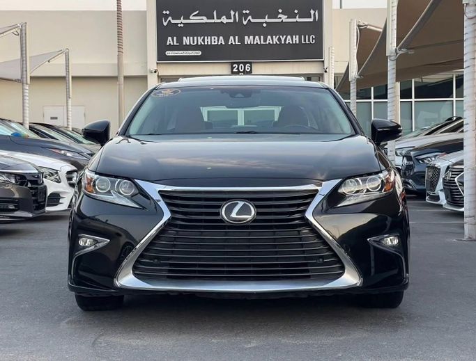 Подержанный Lexus ES 350 VI Рестайлинг, 3.5 л, 2017 в Шардже от Al Nukhba Al Malakyah Used Cars Черный цвет. Американская | AUTO.AE