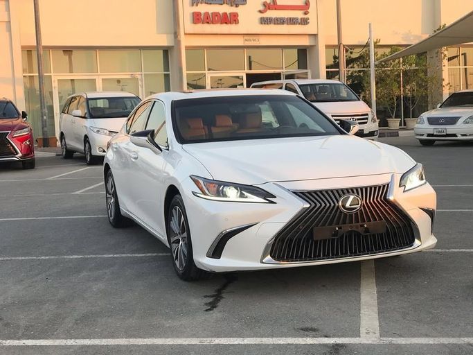 Used Lexus ES 350 VII, 3.5 l, 2020 in Sharjah by Badar Used Cars, White color.  | AUTO.AE
