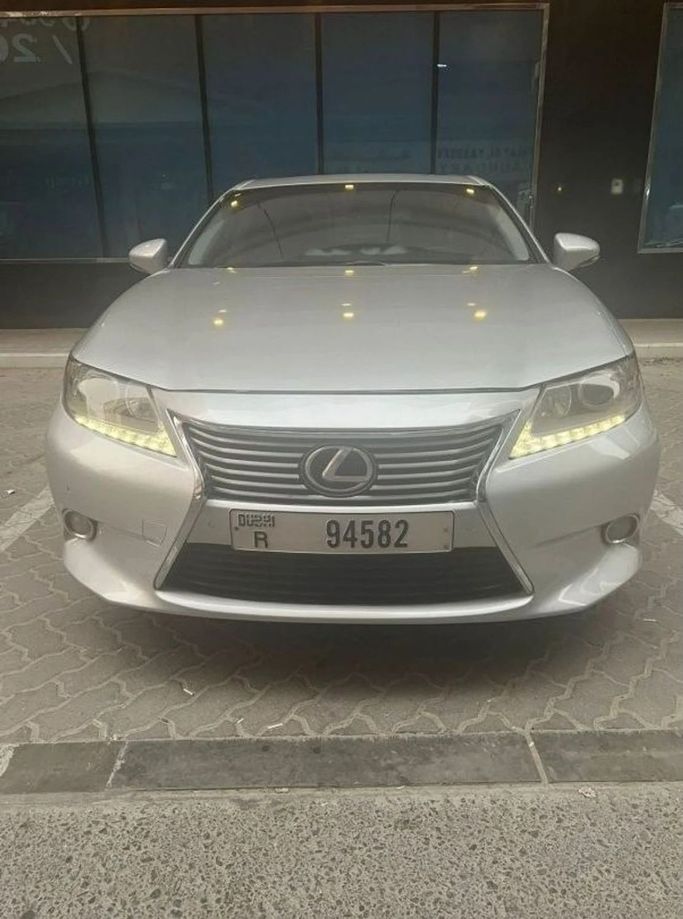 Used Lexus ES 350 VI, 3.5 l, 2014 in Sharjah by Wahat Al Sharq  Car Showroom, Silver color. Japanese Specs | AUTO.AE