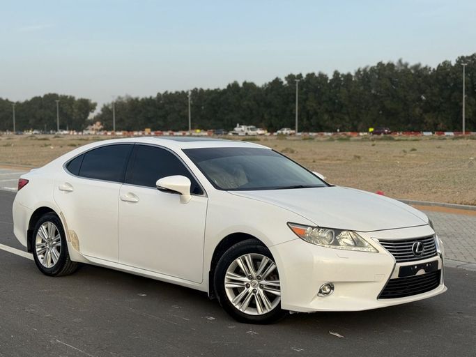 Подержанный Lexus ES 350 VI, 3.5 л, 2014 в Шардже от Najm Suhail Белый цвет. GCC | AUTO.AE