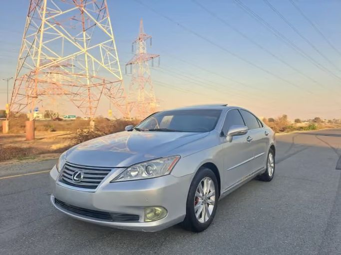Used ⁦Lexus ES 350 V (XV40) Facelift, 3.5 l, 2012⁩ in UAE, Sharjah by Wahat Al Umra Used Cars, Silver color. American Specs | AUTO.AE | Listing #289570