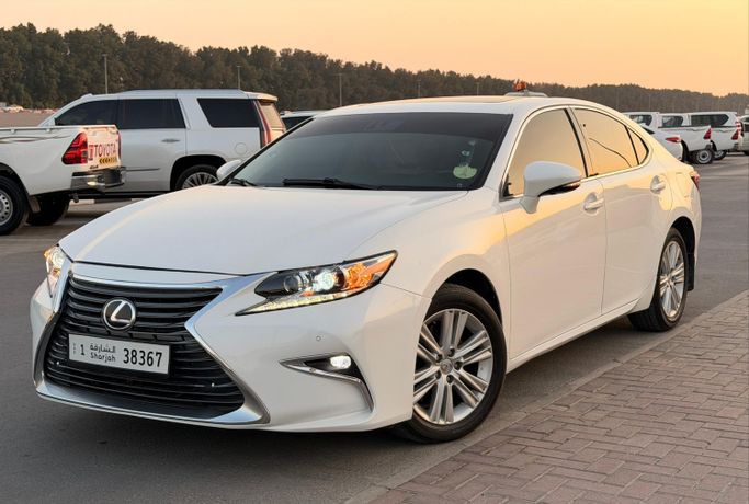 مستعملة ⁦Lexus ES 350 سادساً، 3.5 l، 2014⁩ في في الإمارات, الشارقة من CAR POINT USED CARS، اللون أبيض. مواصفات الخليج | AUTO.AE | إعلان #289706