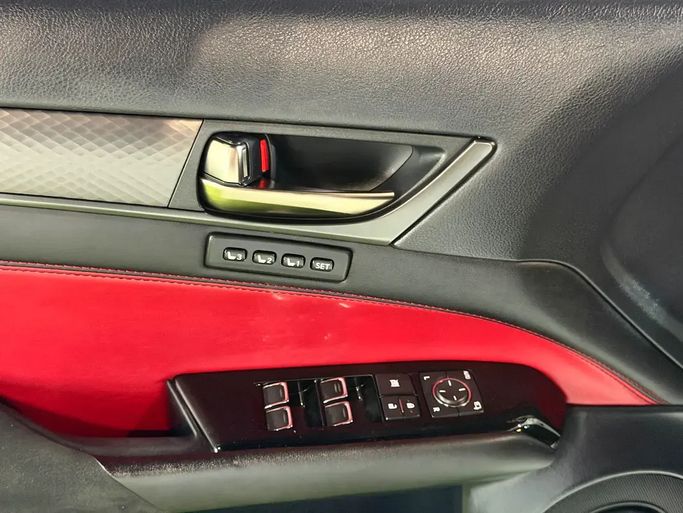 Подержанный Lexus GS F, 5.0 л, 2016 в ОАЭ, Шарджа от Rebou Alfakhama Белый цвет. GCC | AUTO.AE | Объявление #295799 — фото 11 из 20