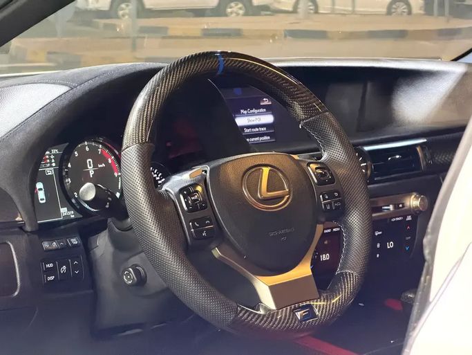 Подержанный Lexus GS F, 5.0 л, 2016 в ОАЭ, Шарджа от Rebou Alfakhama Белый цвет. GCC | AUTO.AE | Объявление #295799 — фото 13 из 20