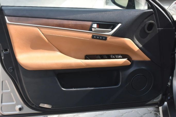 Подержанный Lexus GS 350 IV, 3.5 л, 2015 в Шардже от Alfaris Used Cars Серебристый цвет. Other | AUTO.AE
