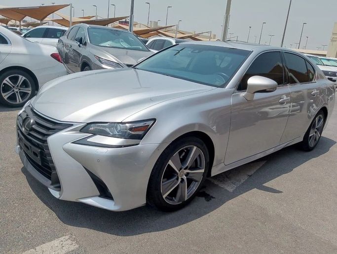 Подержанный Lexus GS 300 IV Рестайлинг, 2.0 л, 2018 в Шардже от Alnawras Cars Серебристый цвет. Корейская | AUTO.AE