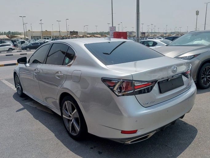 Подержанный Lexus GS 300 IV Рестайлинг, 2.0 л, 2018 в Шардже от Alnawras Cars Серебристый цвет. Корейская | AUTO.AE