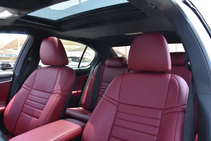 Подержанный Lexus GS 350 IV Рестайлинг, 3.5 л, 2017 в Шардже от Alfaris Used Cars Белый цвет. Other | AUTO.AE