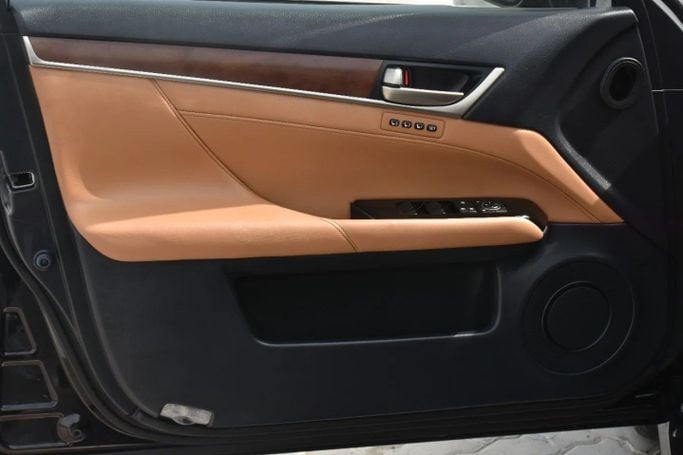 Подержанный Lexus GS 350 IV, 3.5 л, 2015 в Шардже от Alfaris Used Cars Черный цвет. Other | AUTO.AE