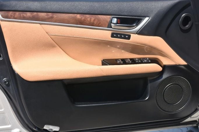 Подержанный Lexus GS 350 IV Рестайлинг, 3.5 л, 2016 в Шардже от Alfaris Used Cars Серебристый цвет. Other | AUTO.AE