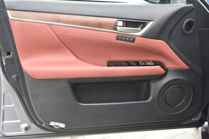 Подержанный Lexus GS 350 IV, 3.5 л, 2015 в Шардже от Alfaris Used Cars Серый цвет. Other | AUTO.AE