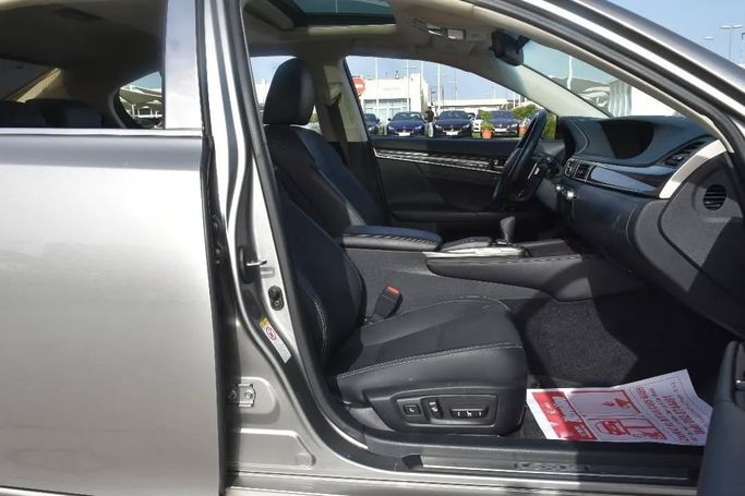 Подержанный Lexus GS 350 IV Рестайлинг, 3.5 л, 2016 в Шардже от Alfaris Used Cars Серебристый цвет. Other | AUTO.AE