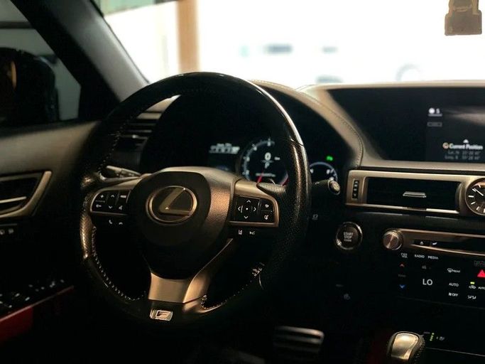 Подержанный Lexus GS 350 IV Рестайлинг, 3.5 л, 2018 в Шардже от Alzawraq Alazrak Черный цвет. Американская | AUTO.AE