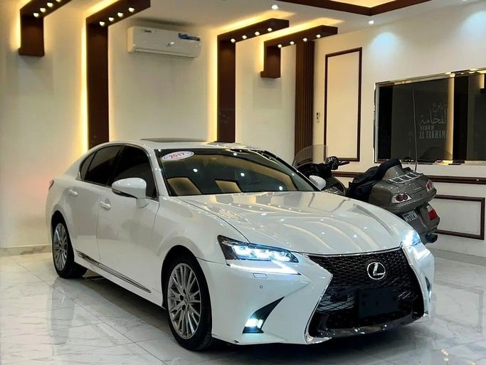 Подержанный Lexus GS 350 IV Рестайлинг, 3.5 л, 2017 в Шардже от Rebou Alfakhama Белый цвет. GCC | AUTO.AE