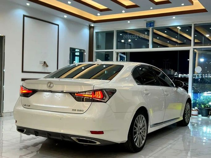 Подержанный Lexus GS 350 IV Рестайлинг, 3.5 л, 2017 в Шардже от Rebou Alfakhama Белый цвет. GCC | AUTO.AE