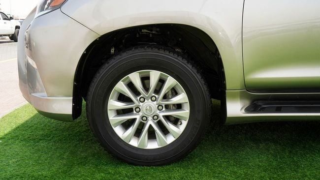 Подержанный Lexus GX 460 II Рестайлинг 2, 4.6 л, 2021 в Шардже от Abo Saif Золотистый цвет. GCC | AUTO.AE