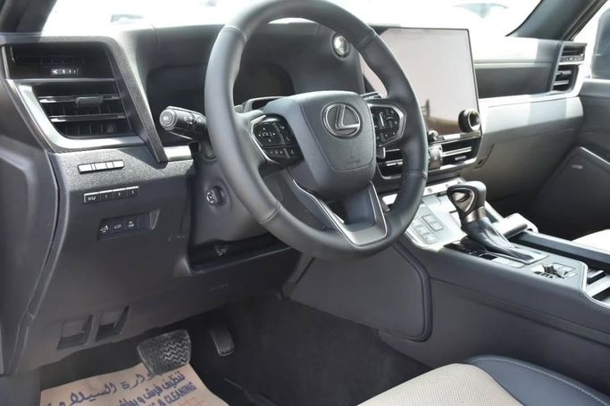 Новый Lexus GX 550 III, 3.4 л, 2024 в Шардже от Alfaris Used Cars Светло-коричневый цвет.  | AUTO.AE