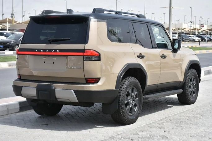 Новый Lexus GX 550 III, 3.4 л, 2024 в Шардже от Alfaris Used Cars Светло-коричневый цвет.  | AUTO.AE