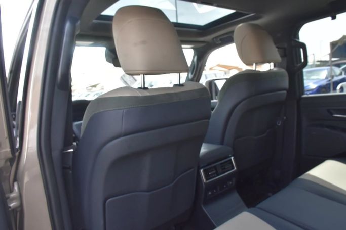 Подержанный Lexus GX 550 III, 3.4 л, 2024 в Шардже от Alfaris Used Cars Бежевый цвет. Other | AUTO.AE