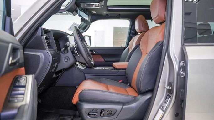 Подержанный Lexus GX 550 III, 3.4 л, 2024 в Шардже от Alsalama Motors Серебристый цвет. Американская | AUTO.AE