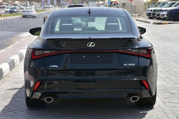 Подержанный Lexus IS 300 III Рестайлинг 2, 3.5 л, 2024 в Шардже от Alfaris Used Cars Черный цвет.  | AUTO.AE