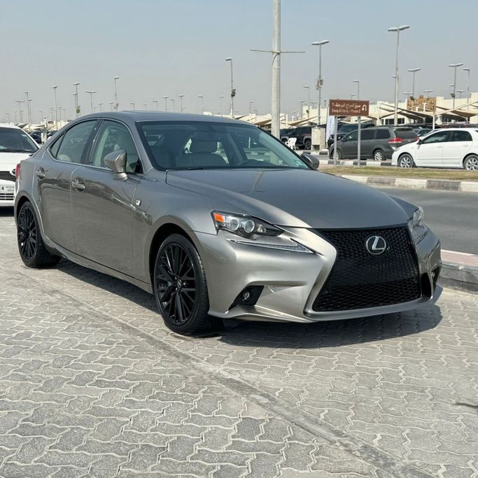 Подержанный Lexus IS 300 III Рестайлинг, 3.5 л, 2016 в Шардже от Alfaris Used Cars Серебристый цвет.  | AUTO.AE