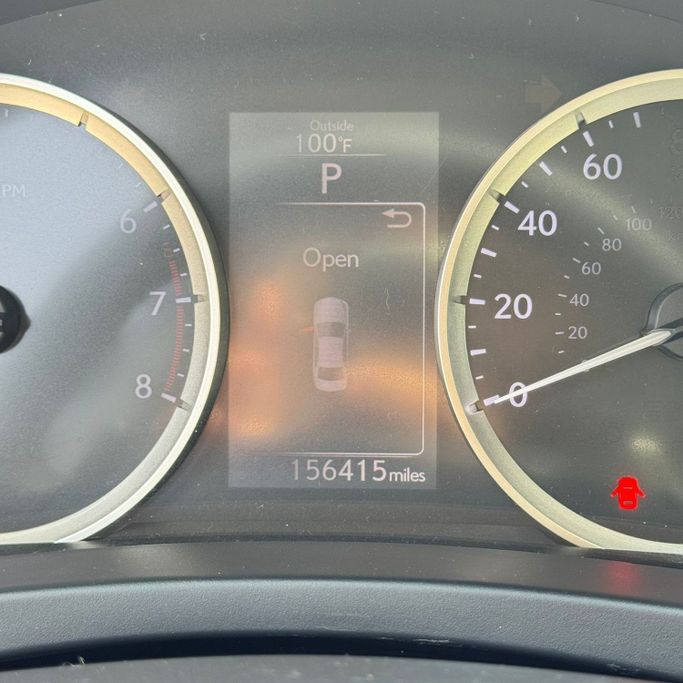 Подержанный Lexus IS 300 III Рестайлинг, 3.5 л, 2016 в Шардже от Alfaris Used Cars Серебристый цвет.  | AUTO.AE