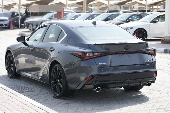 Подержанный Lexus IS 300 III Рестайлинг 2, 3.5 л, 2022 в Шардже от Alfaris Used Cars Серый цвет.  | AUTO.AE
