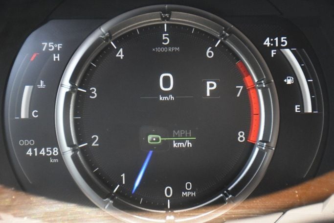 Подержанный Lexus IS 350 III Рестайлинг 2, 3.5 л, 2023 в Шардже от Alfaris Used Cars Серебристый цвет.  | AUTO.AE