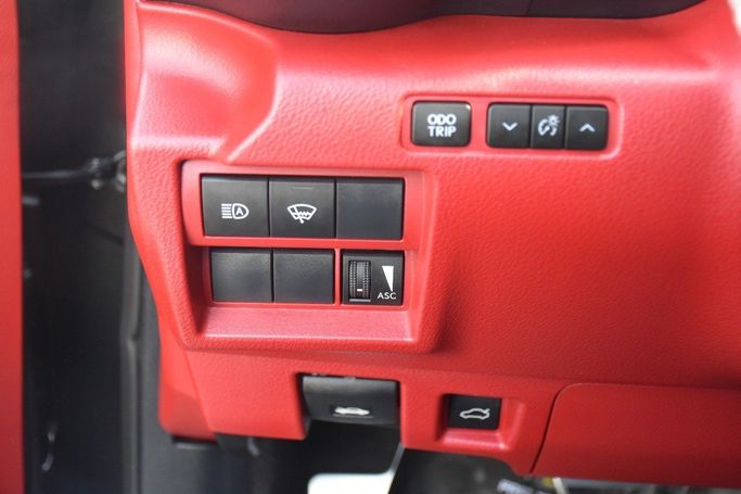 Подержанный Lexus IS 300 III Рестайлинг 2, 3.5 л, 2023 в Шардже от Alfaris Used Cars Черный цвет.  | AUTO.AE