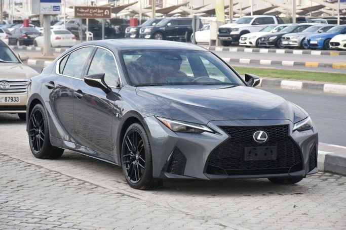 Подержанный Lexus IS 300 III Рестайлинг 2, 3.5 л, 2021 в Шардже от Alfaris Used Cars Серый цвет.  | AUTO.AE