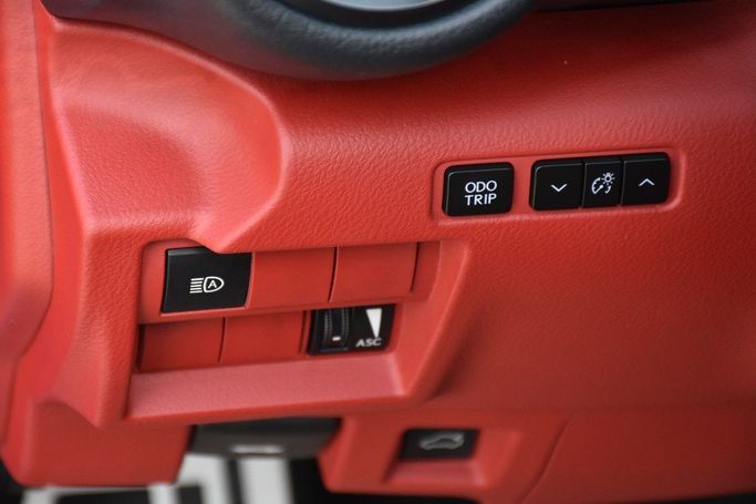 Подержанный Lexus IS 350 III Рестайлинг 2, 3.5 л, 2023 в Шардже от Alfaris Used Cars Синий цвет.  | AUTO.AE