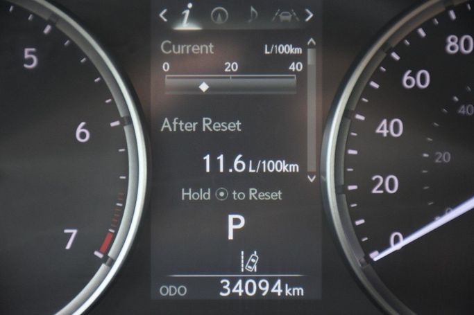 Подержанный Lexus IS 300 III Рестайлинг 2, 3.5 л, 2022 в Шардже от Alfaris Used Cars Белый цвет.  | AUTO.AE