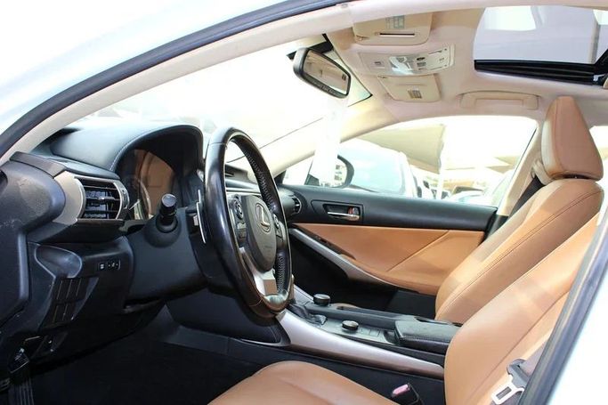 Used Lexus IS 200t III Facelift, 2.0 l, 2016 in Sharjah by Sama alsaadah Cars, White color. American Specs | AUTO.AE