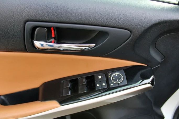 Used Lexus IS 200t III Facelift, 2.0 l, 2016 in Sharjah by Sama alsaadah Cars, White color. American Specs | AUTO.AE