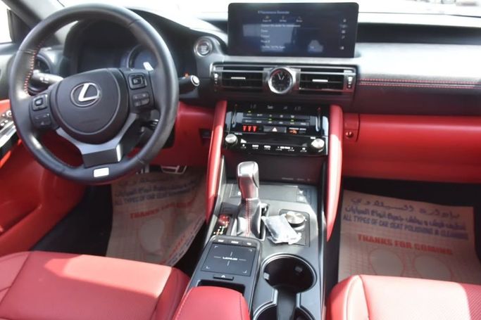 Подержанный Lexus IS 300 III Рестайлинг 2, 3.5 л, 2023 в Шардже от Alfaris Used Cars Черный цвет.  | AUTO.AE