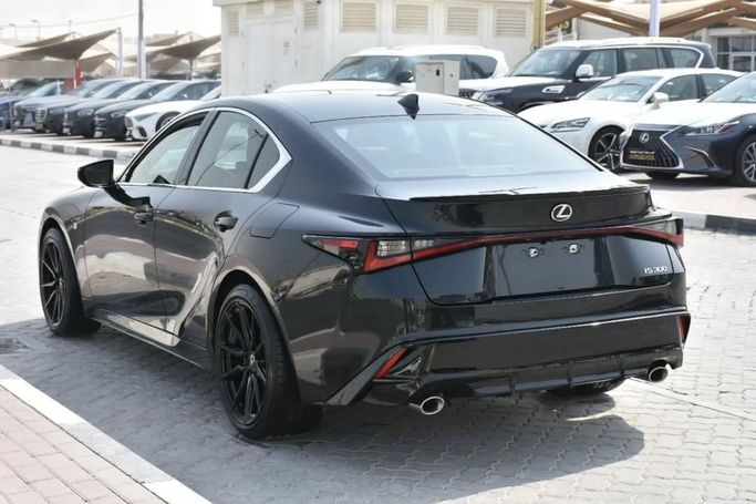 Подержанный Lexus IS 300 III Рестайлинг 2, 3.5 л, 2023 в Шардже от Alfaris Used Cars Черный цвет.  | AUTO.AE
