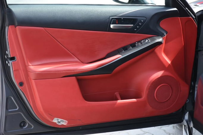 Подержанный Lexus IS 300 III Рестайлинг 2, 3.5 л, 2022 в Шардже от Alfaris Used Cars Серый цвет. Other | AUTO.AE