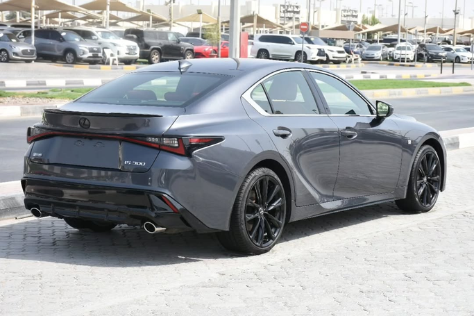 Подержанный Lexus IS 300 III Рестайлинг 2, 3.5 л, 2022 в Шардже от Alfaris Used Cars Серый цвет. Other | AUTO.AE