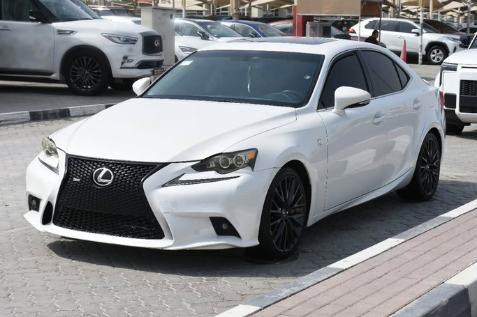 Подержанный Lexus IS 300 III Рестайлинг, 2.0 л, 2016 в Шардже от Alfaris Used Cars Белый цвет. Other | AUTO.AE